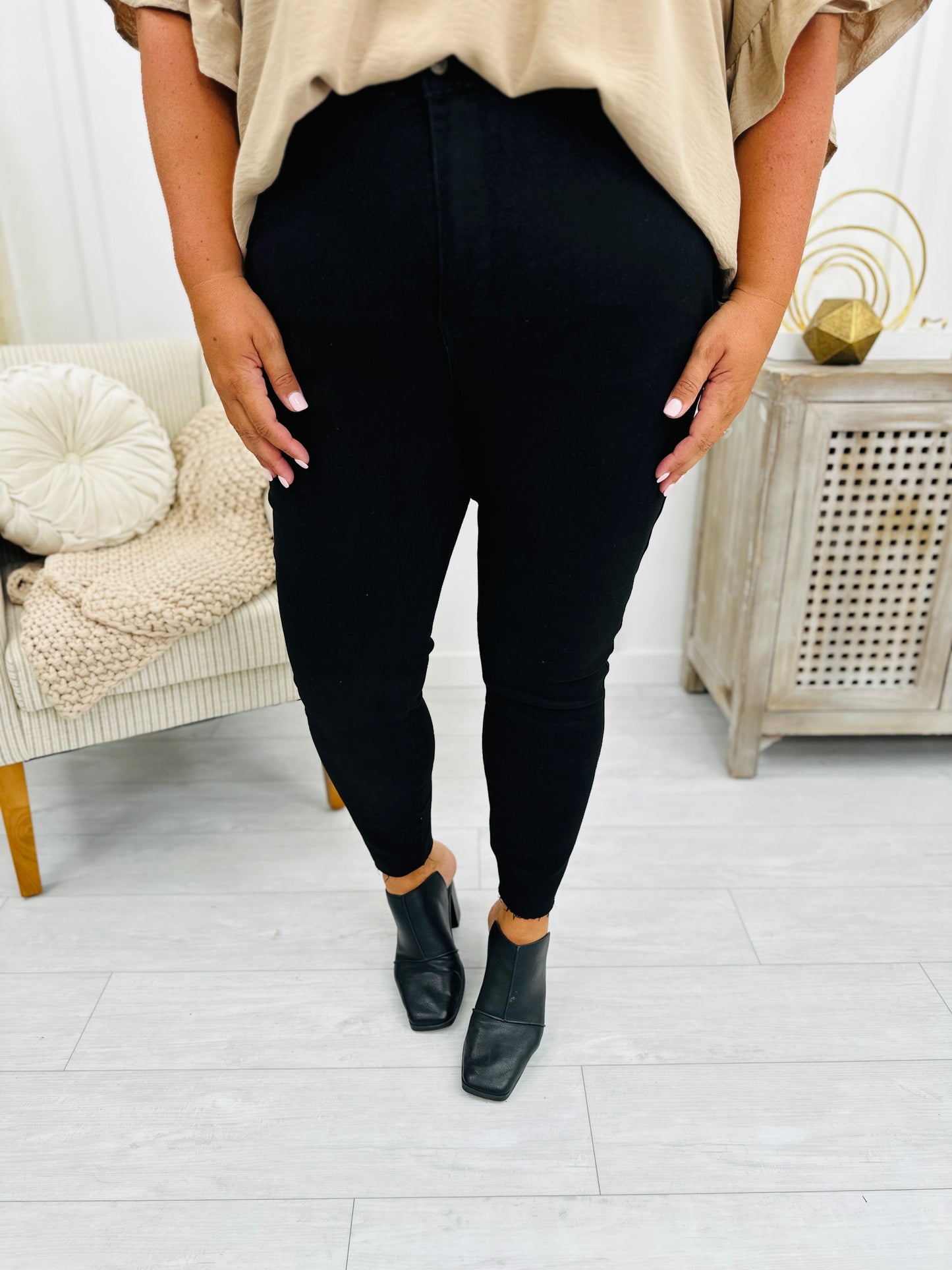 The Trifecta 3.0 Tummy Control And Butt Lifting Skinny Jeans in Black in REG/CURVY
