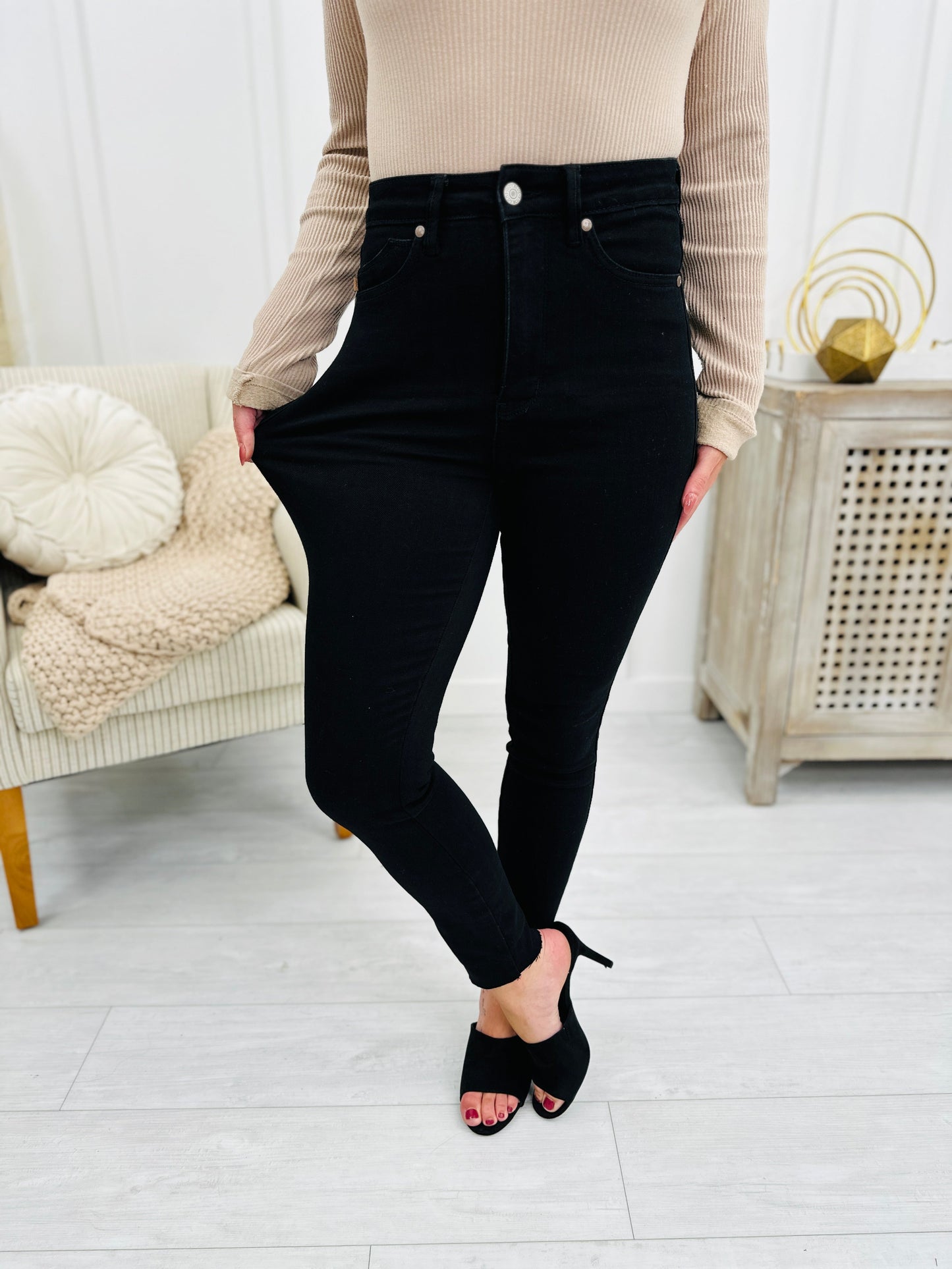 The Trifecta 3.0 Tummy Control And Butt Lifting Skinny Jeans in Black in REG/CURVY