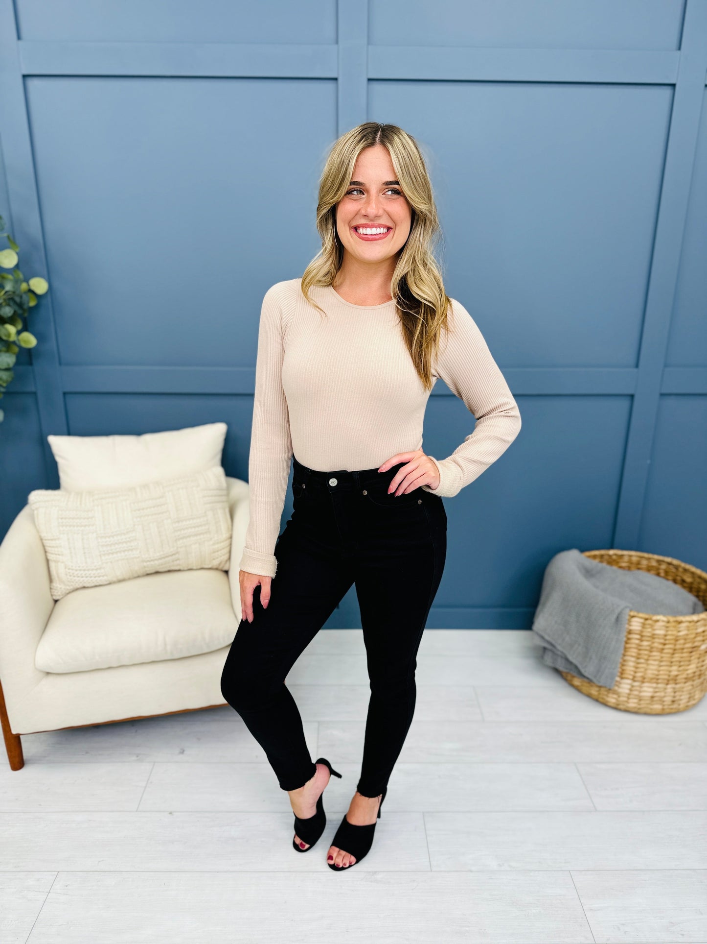 The Trifecta 3.0 Tummy Control And Butt Lifting Skinny Jeans in Black in REG/CURVY