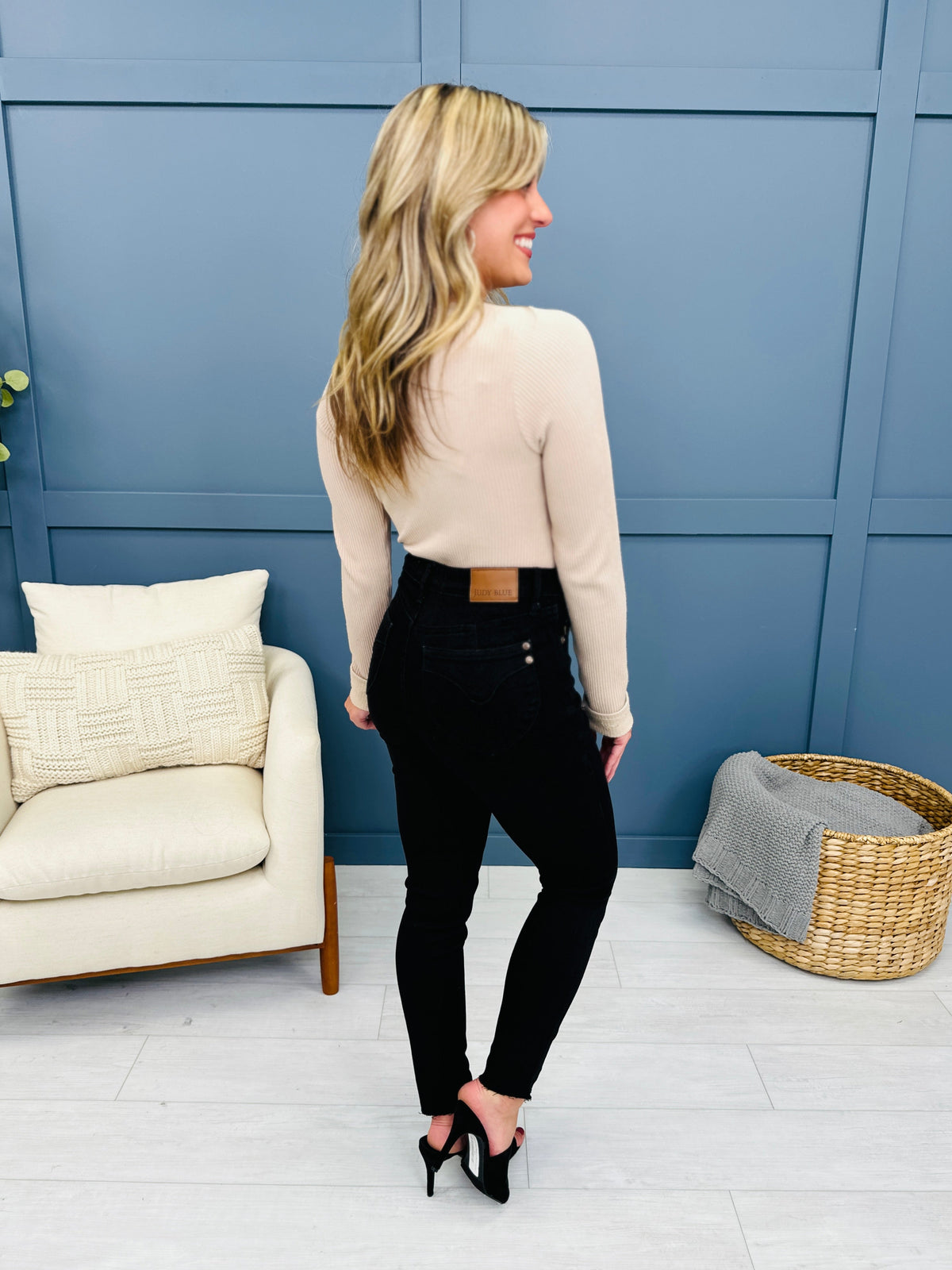 The Trifecta 3.0 Tummy Control And Butt Lifting Skinny Jeans in Black in REG/CURVY