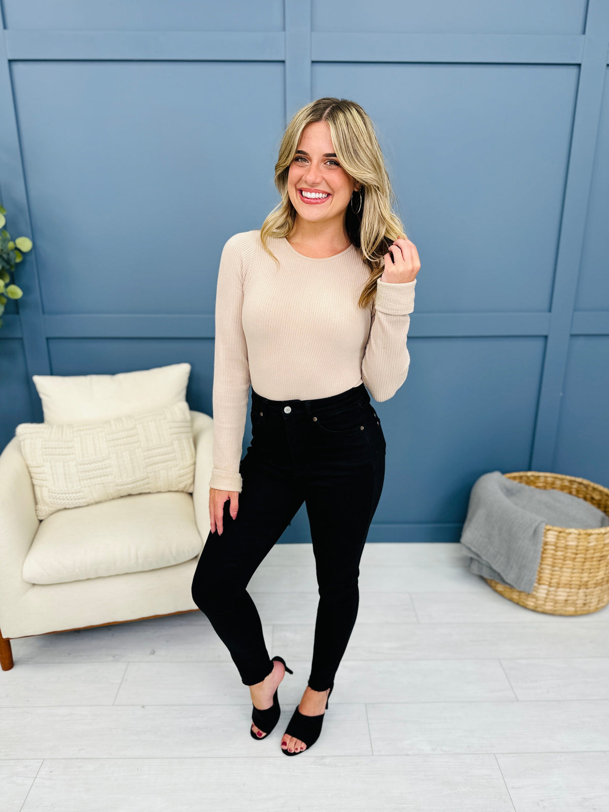 The Trifecta 3.0 Tummy Control And Butt Lifting Skinny Jeans in Black in REG/CURVY