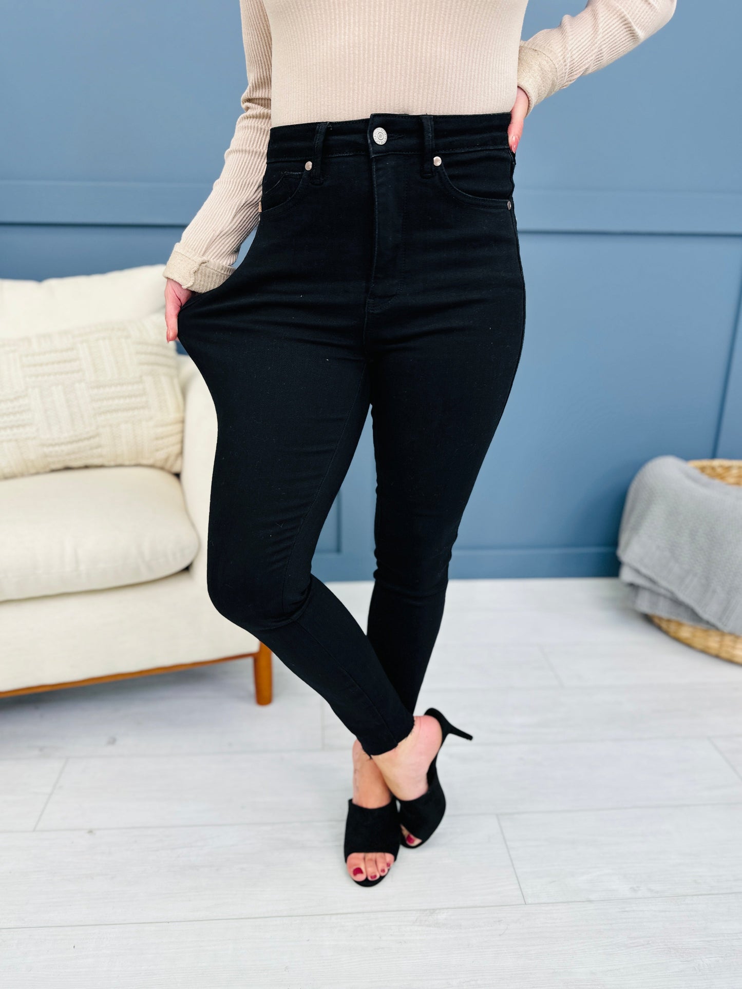 The Trifecta 3.0 Tummy Control And Butt Lifting Skinny Jeans in Black in REG/CURVY